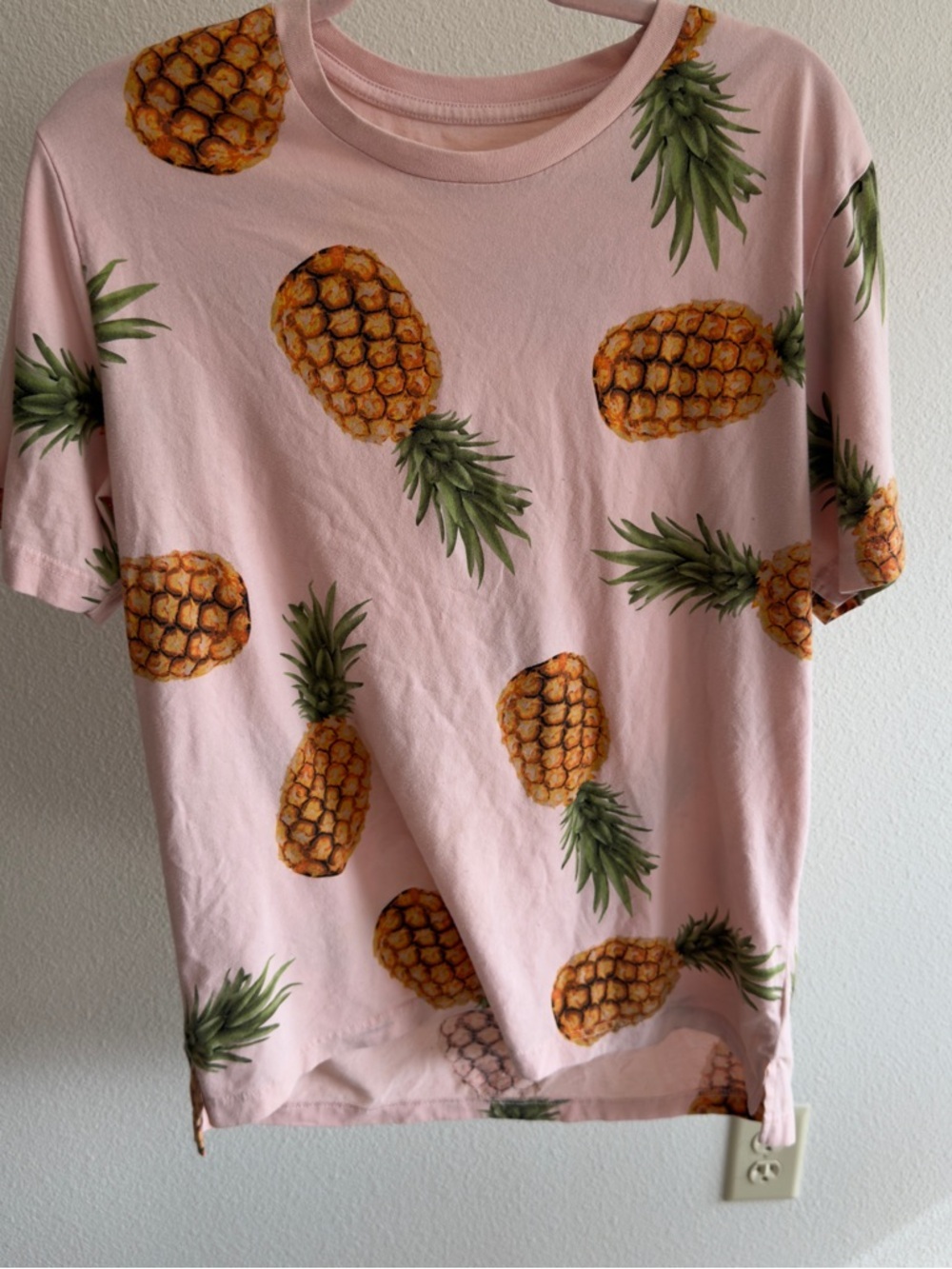 4/$20 George Pineapple Graphic Tee Pink L Tropical Beachy Y2K Casual - Picture 2 of 7